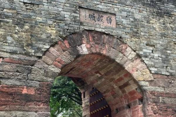 探访澄海莲花山风水祖墓的神秘与魅力 探访澄海莲花山风水祖墓的神秘与魅力