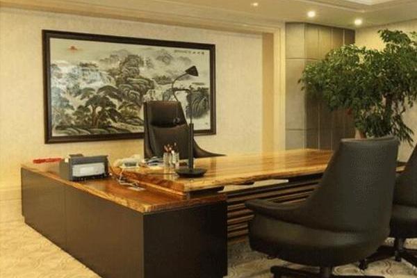 办公室风水揭秘:办公桌正对门的影响与化解方法 办公室风水揭秘:办公桌正对门的影响与化解方法