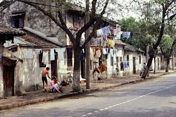 1983年:揭秘那个时代的记忆与变迁 1983年:揭秘那个时代的记忆与变迁