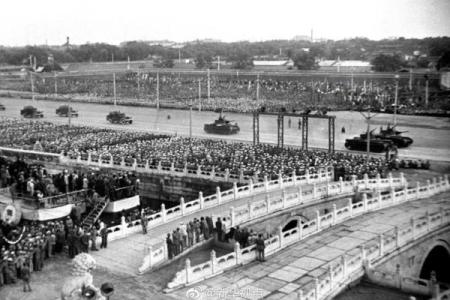 回首1949：万年历带你穿越时空，重温开国大典的伟大时刻